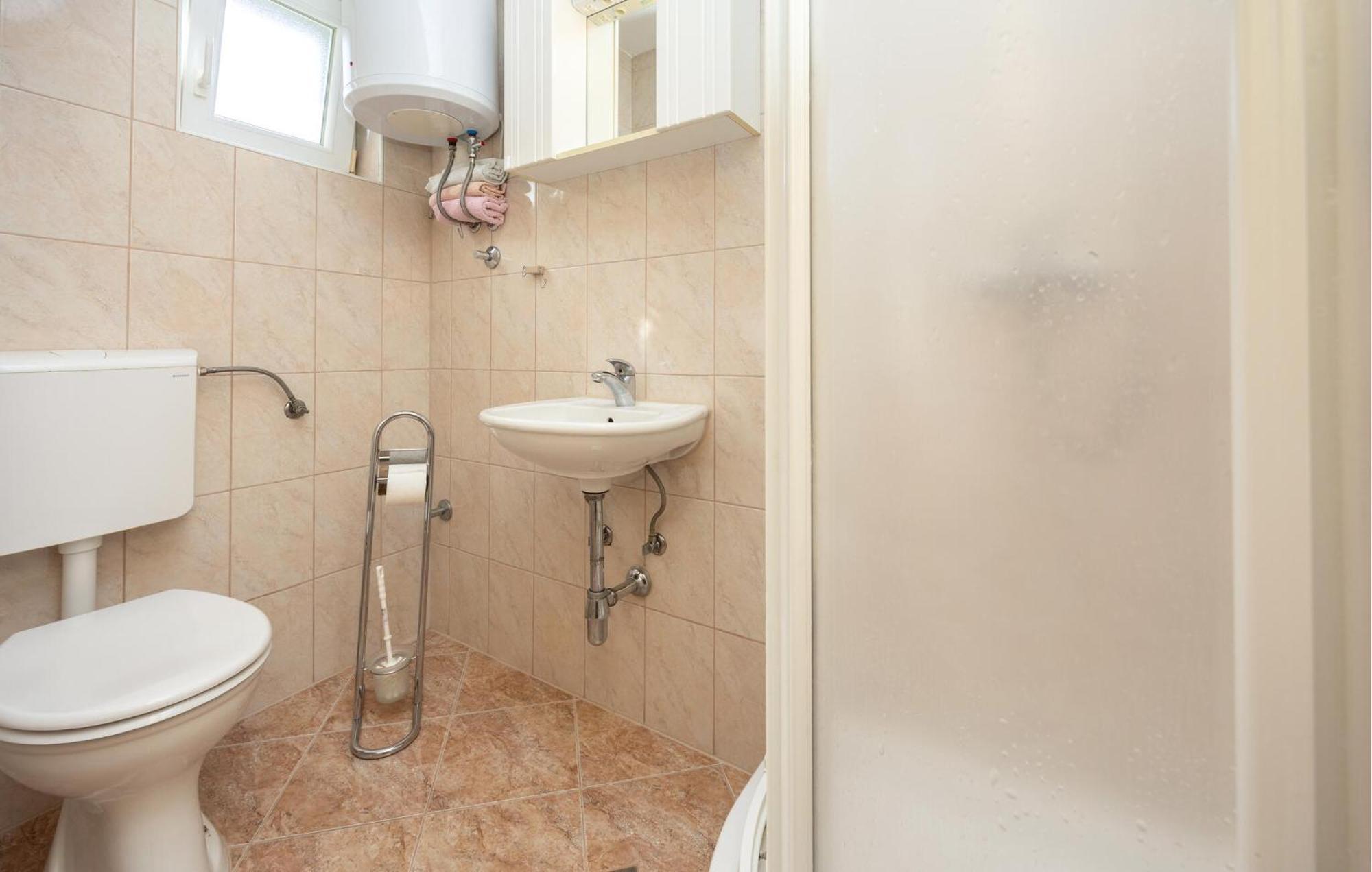 1 Bedroom Awesome Apartment In Lokva Rogoznica Buitenkant foto