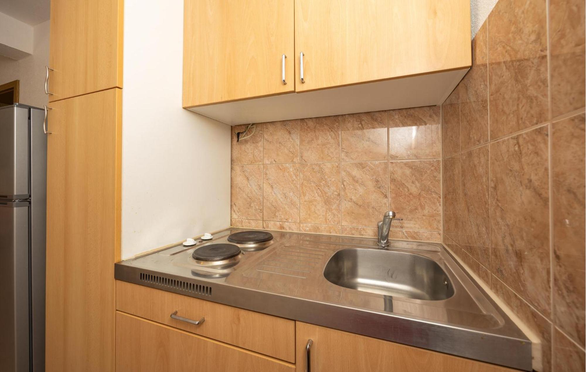 1 Bedroom Awesome Apartment In Lokva Rogoznica Buitenkant foto